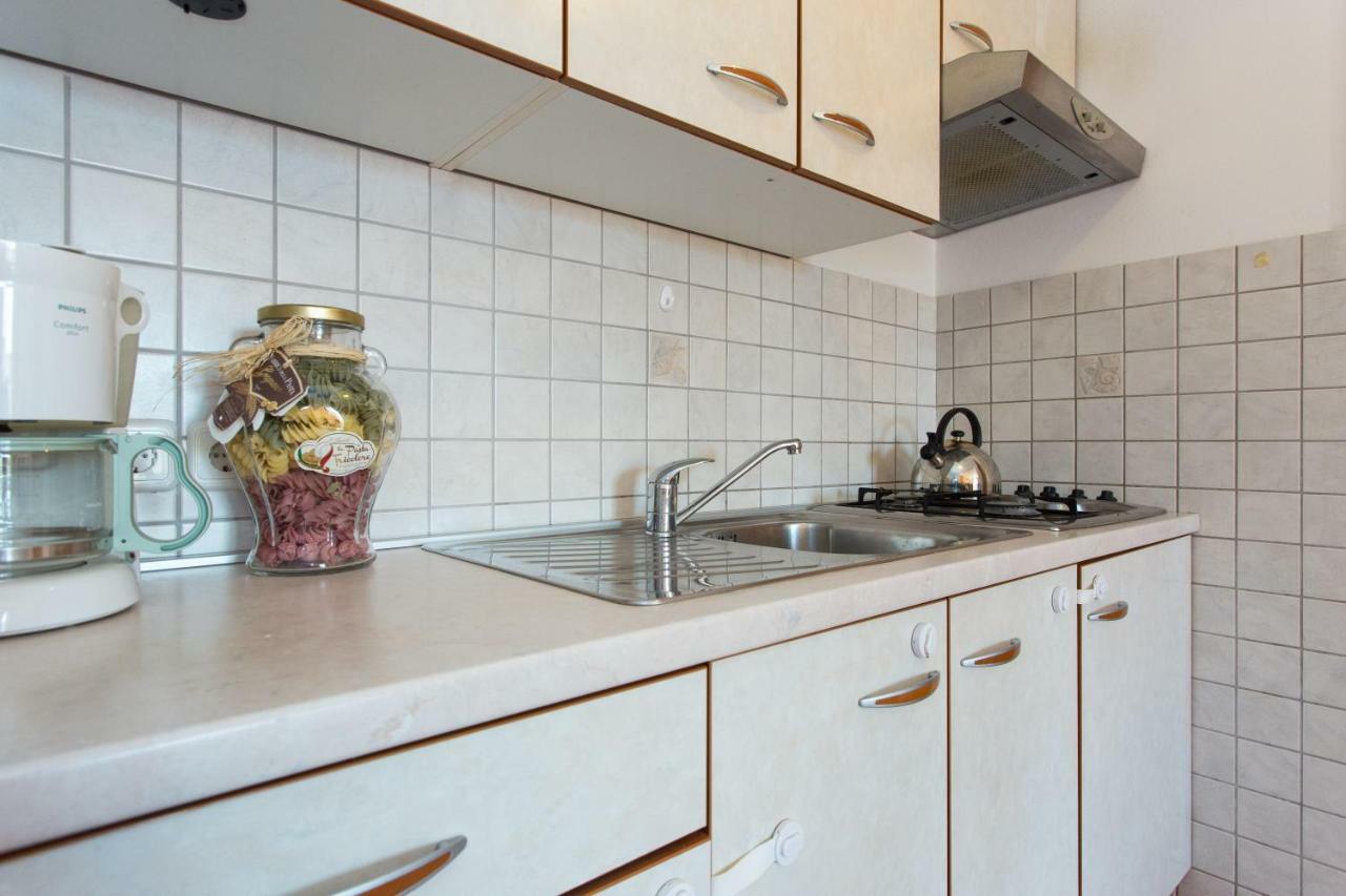 Apartments Bonifacic Punat Exterior photo